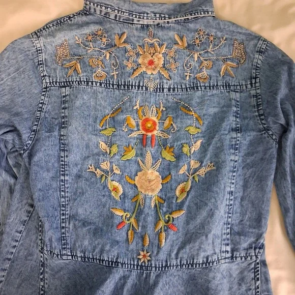 Nostalgia Womens M Embroidered Back Denim Chambray Button Up Top Western Cowgirl - Picture 14 of 14
